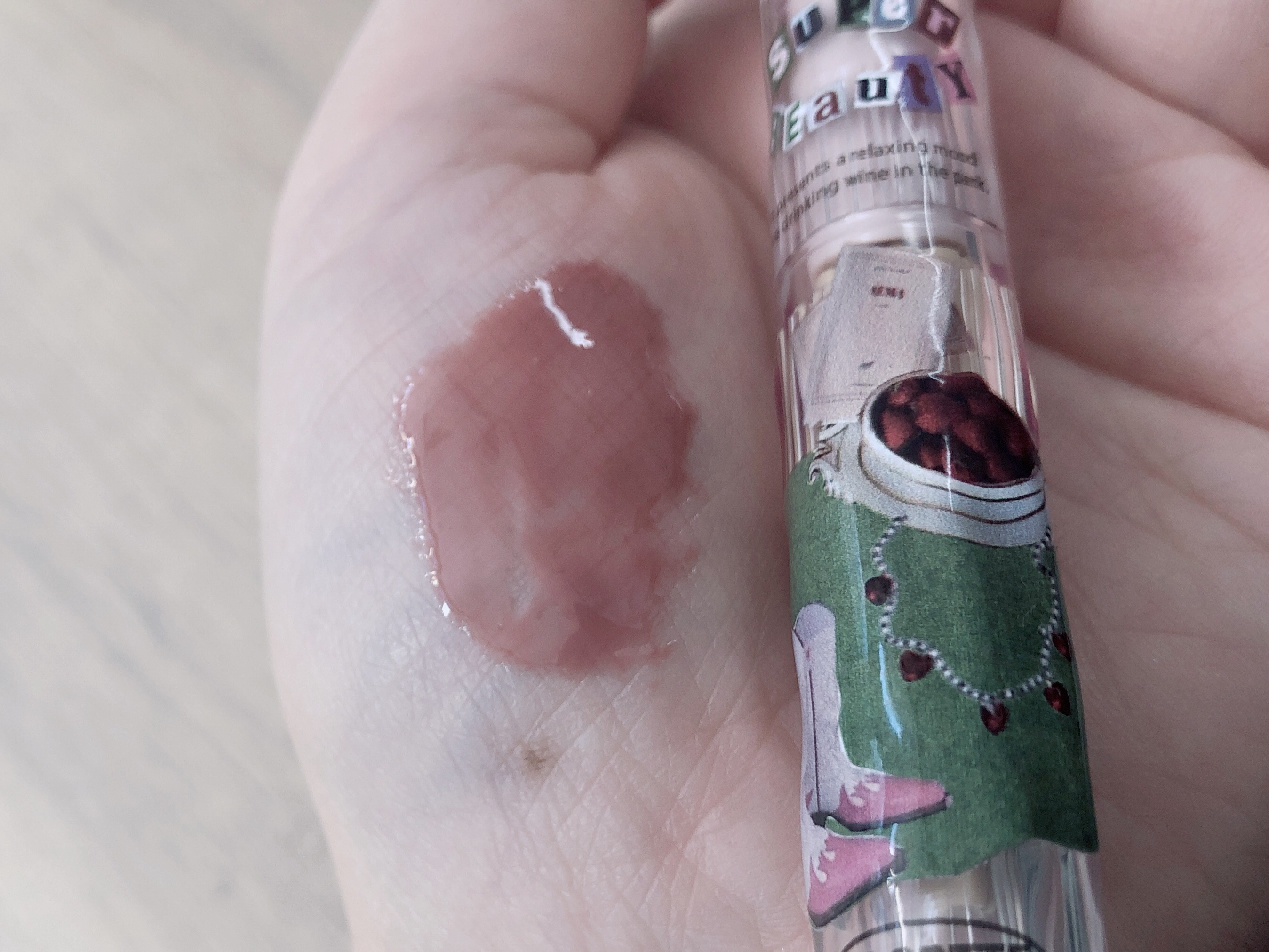 フロレット メルティーハート スティックグロス 03 ハニーデュー/FLORTTE/口紅を使ったクチコミ（3枚目）