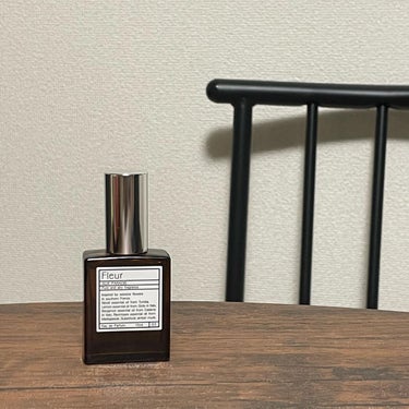 AUX PARADIS オードパルファム　#03 Fleur〔フルール〕のクチコミ「香水の合う合わないは自分の肌タイプによって分かるらしい。逆を言えば、私はグルマン系の香りが悉く.....」（3枚目）