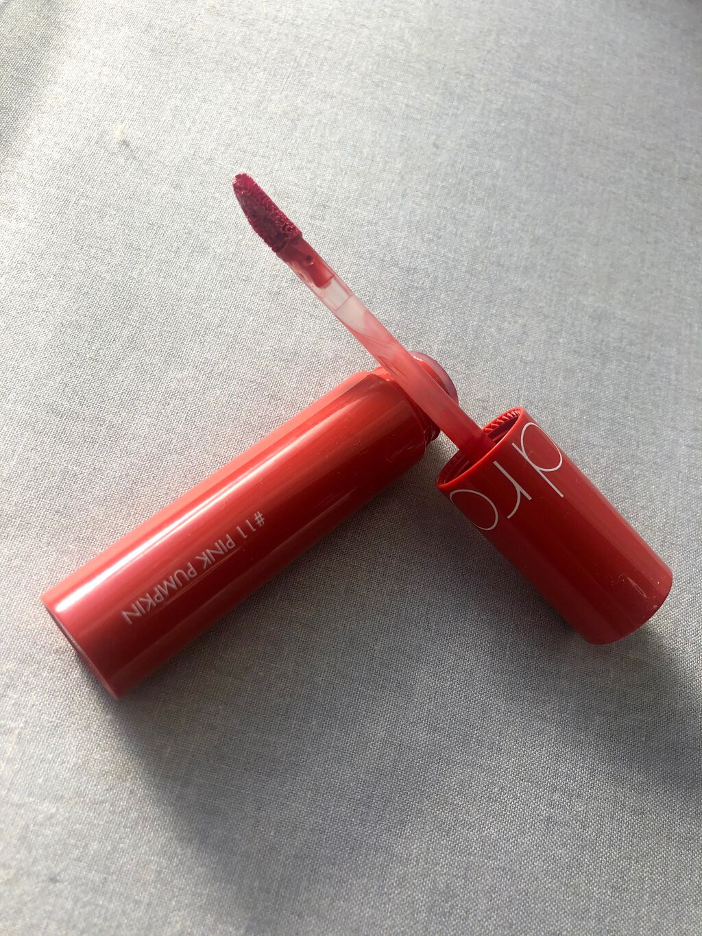 ジューシーラスティングティント/rom&nd/リップティントを使ったクチコミ（2枚目）