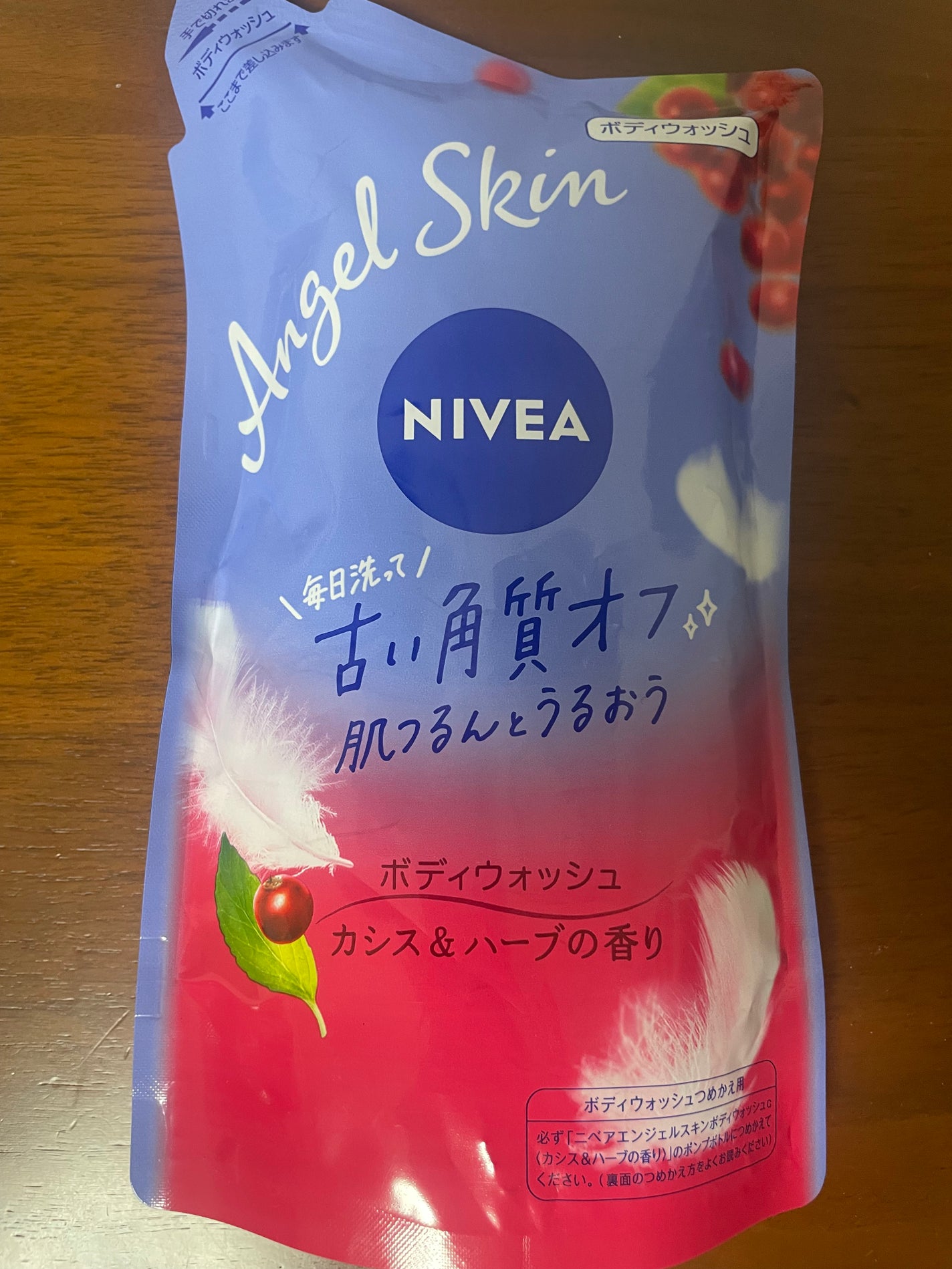 ニベア エンジェルスキン ボディウォッシュ カシス&ハーブの香り/ニベア/ボディソープを使ったクチコミ(1枚目)
