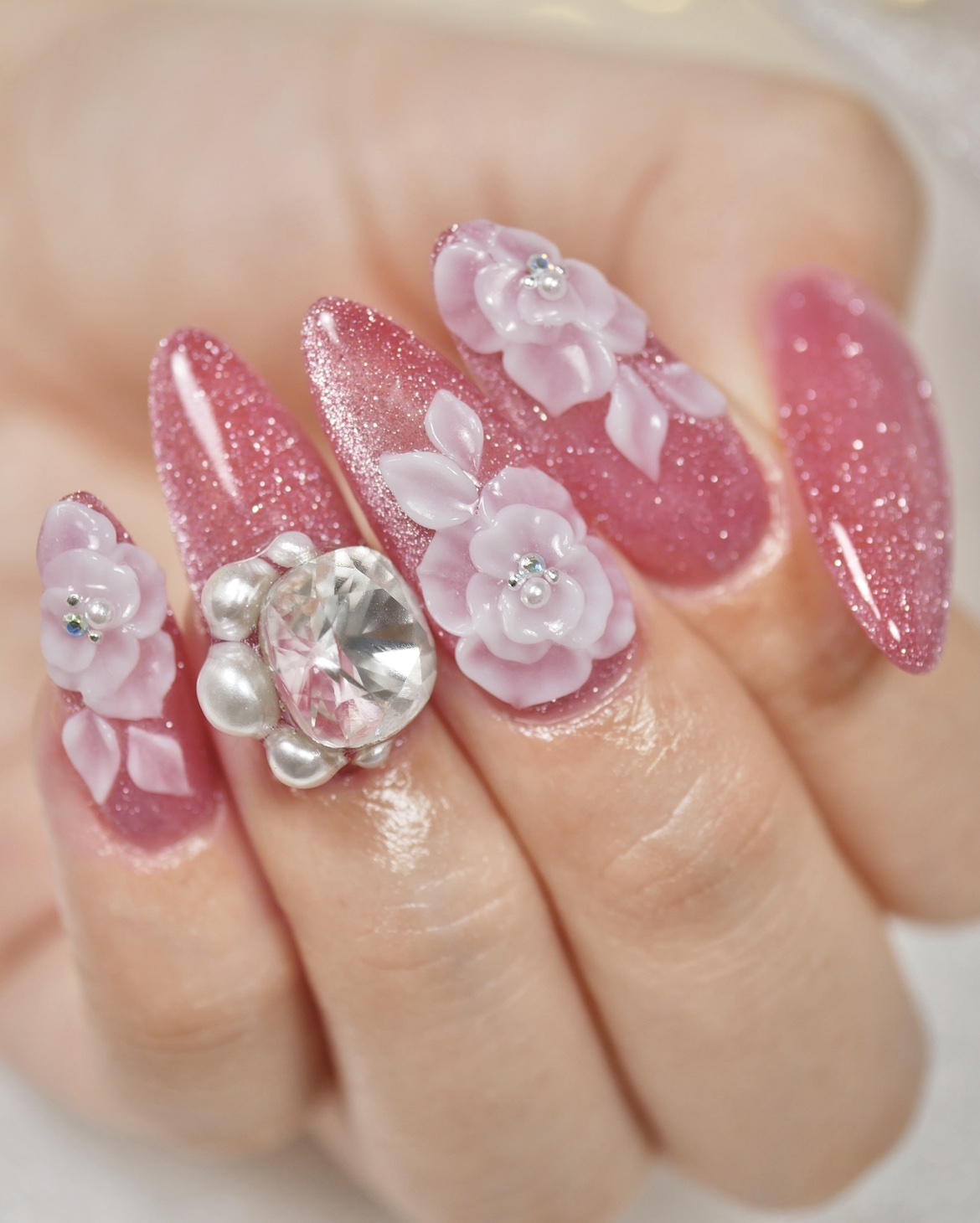 ⁡
薔薇はNendoホワイト01で作っています❣️
作っているリールの完成系静止画です🌹
厚みなどは2枚目以降をご覧下さい👀
⁡
カラーはリリア06マグネットフラッシュ
角度によりマグネットの反射で色が変わって見えます💅🏻
⁡
ビジ