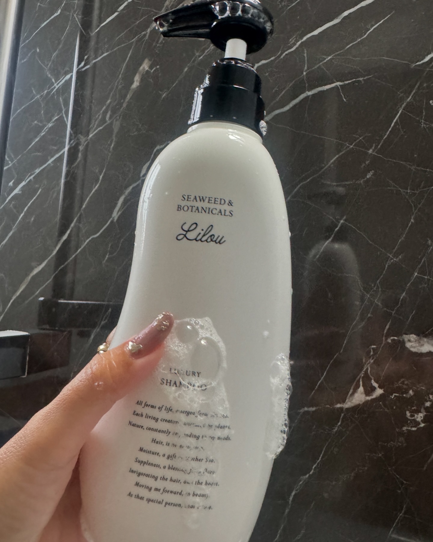 🫧🛀ʾʾʾʾʾʾʾʾʾʾʾʾʾʾʾʾʾʾʾʾʾʾʾʾʾʾ

Lilouラグジュアリーシャンプー💎

これね、時間がない人やトリートメントまでは
面倒とか、1本でさっと終わらせたい人とかには
めちゃくちゃおすすめ〜。

これ1本で満足い