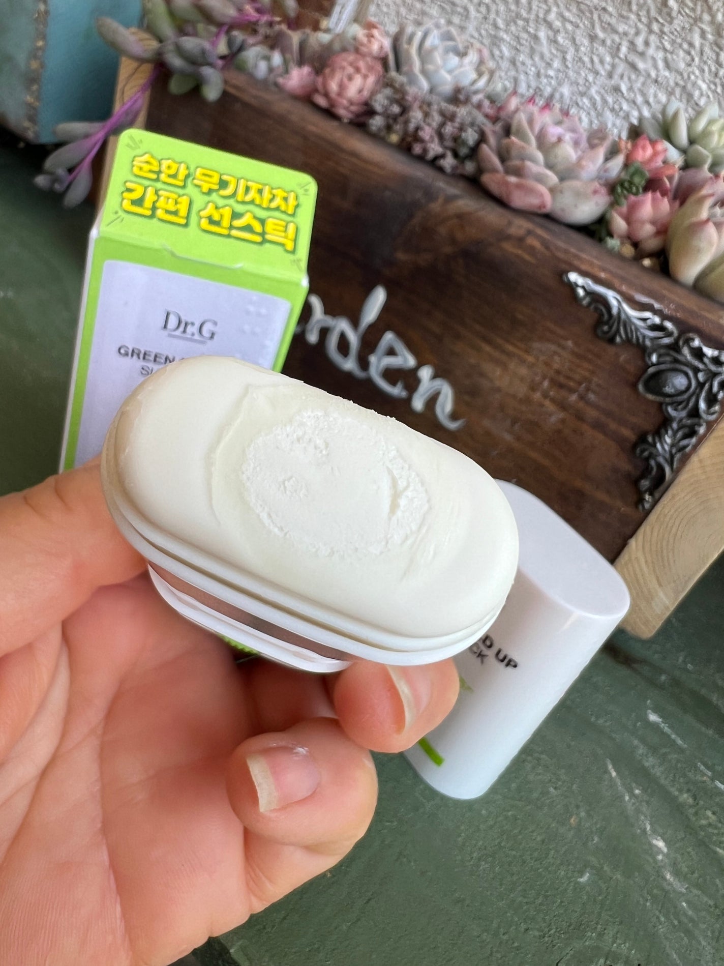 ミスクレオ on LIPS 「#PRガーデニングが趣味の私にはぴったりの日焼け止めでした。ま..」(3枚目)