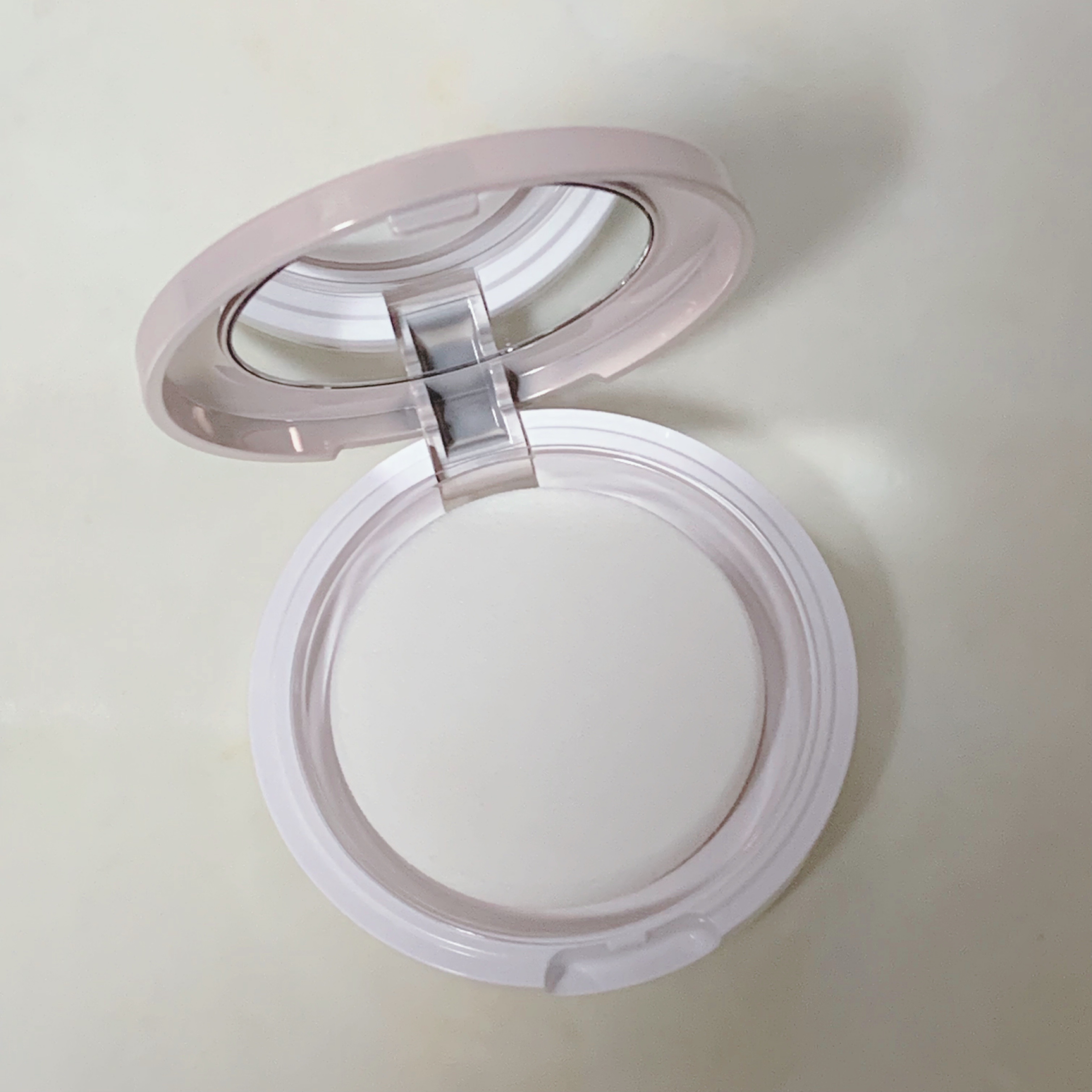 リズムシームレスウェア 01 ライトベージュ/TWANY/化粧下地を使ったクチコミ（3枚目）