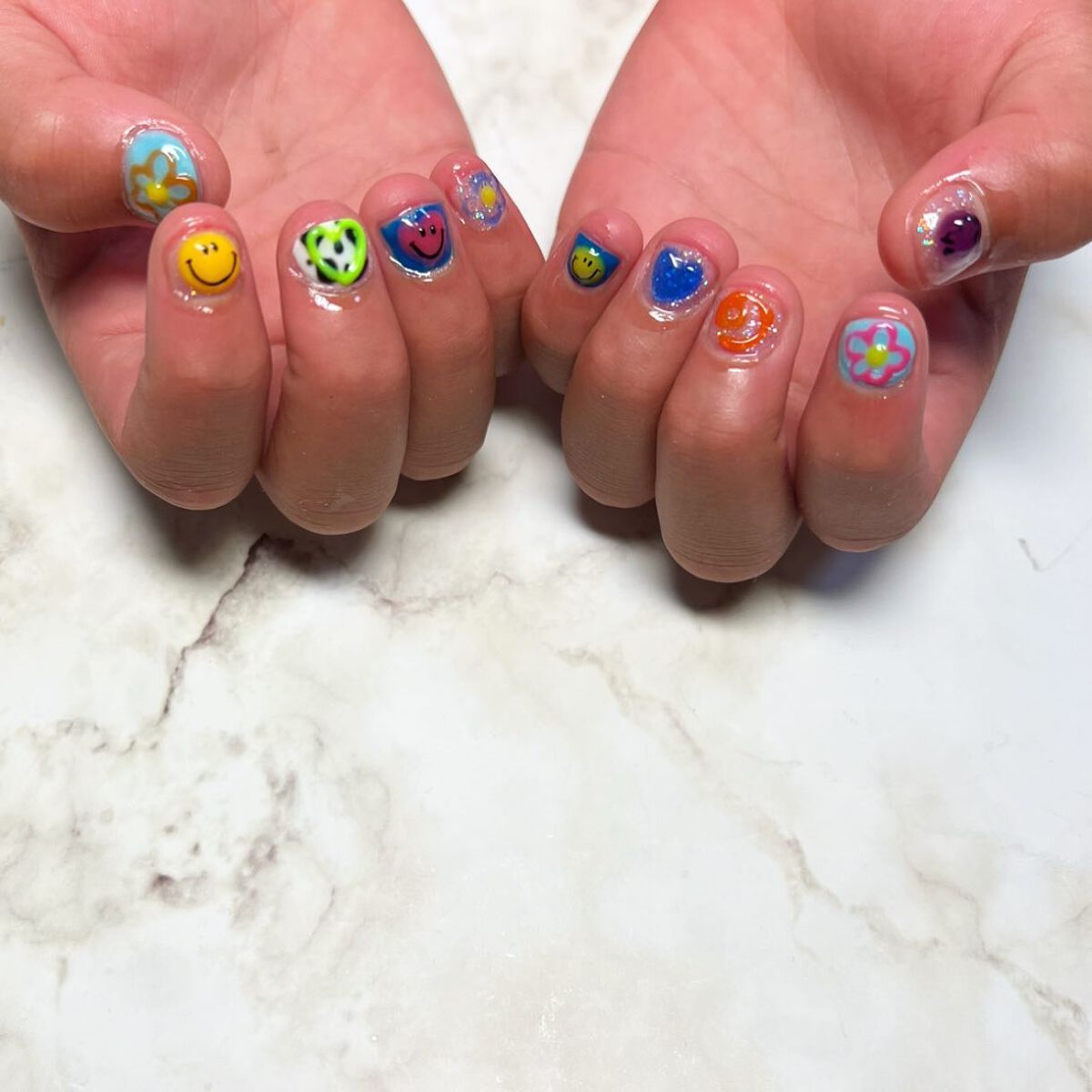 cst on LIPS 「#キッズネイル#女の子#小学生女子#おまかせネイル#ネイル好き..」(2枚目)