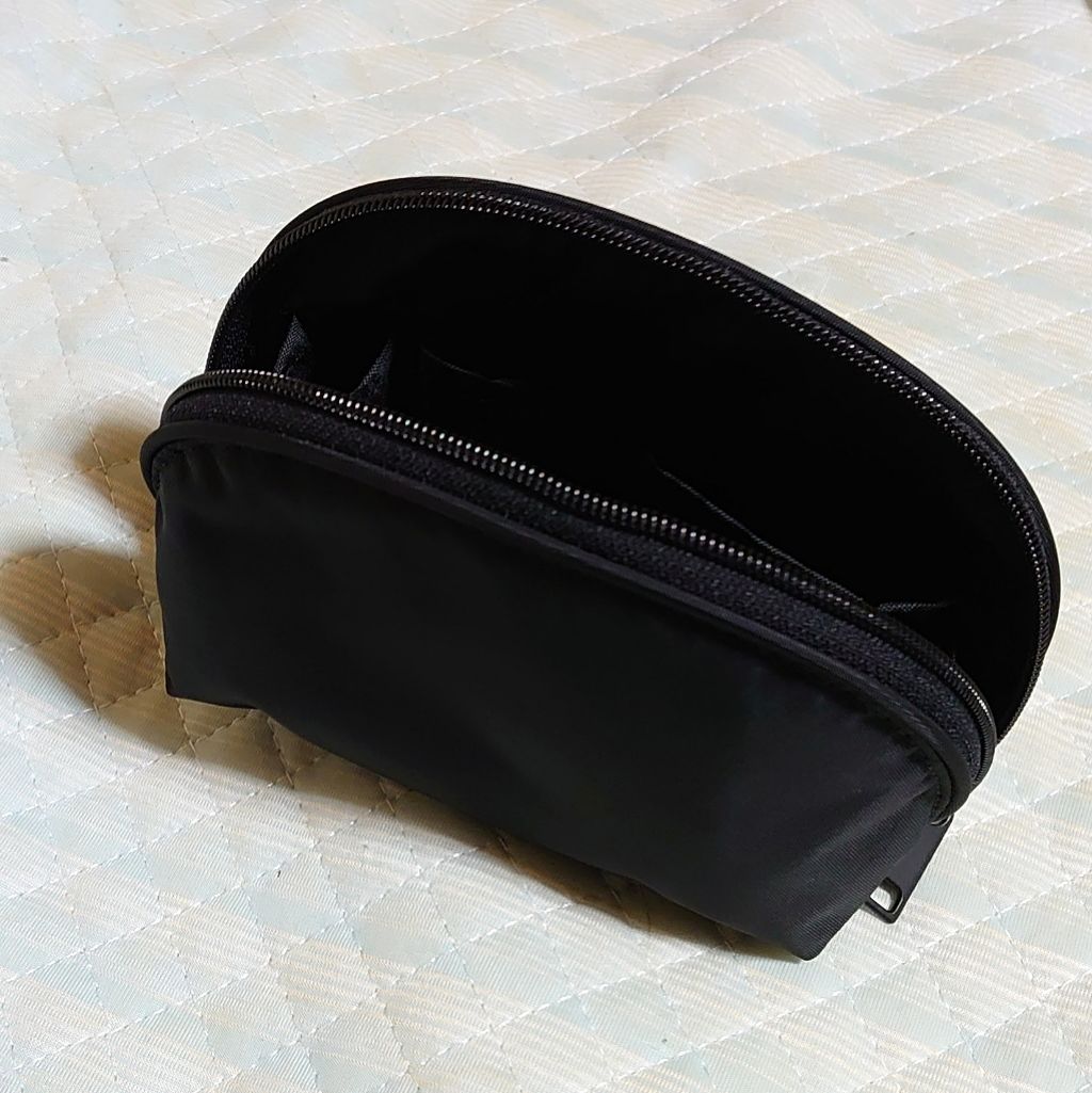 数ある投稿から閲覧有り難う御座います、Orange*(蜜柑)です。
今回は無印良品から出ている、ナイロン広口ポーチのレビューです。
宜しければ目を通して頂けると嬉しいです。

→ Good Point
広めの入口
名前の通り広口ポーチ。
フ