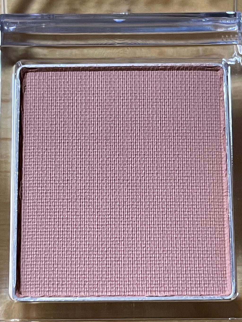 プリズム パウダーアイカラー/リンメル ロンドン/単色アイシャドウを使ったクチコミ(3枚目)