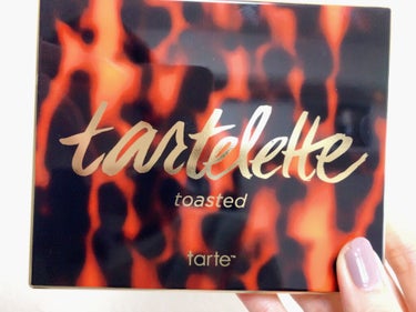 tarte　Tartelette Toasted Eyeshadow Palette

花粉症のせいで目の上が薄ーく腫れてしまうことが多くて出来るだけ肌に負担がないものをと思いtarteのアイシャドウゲ