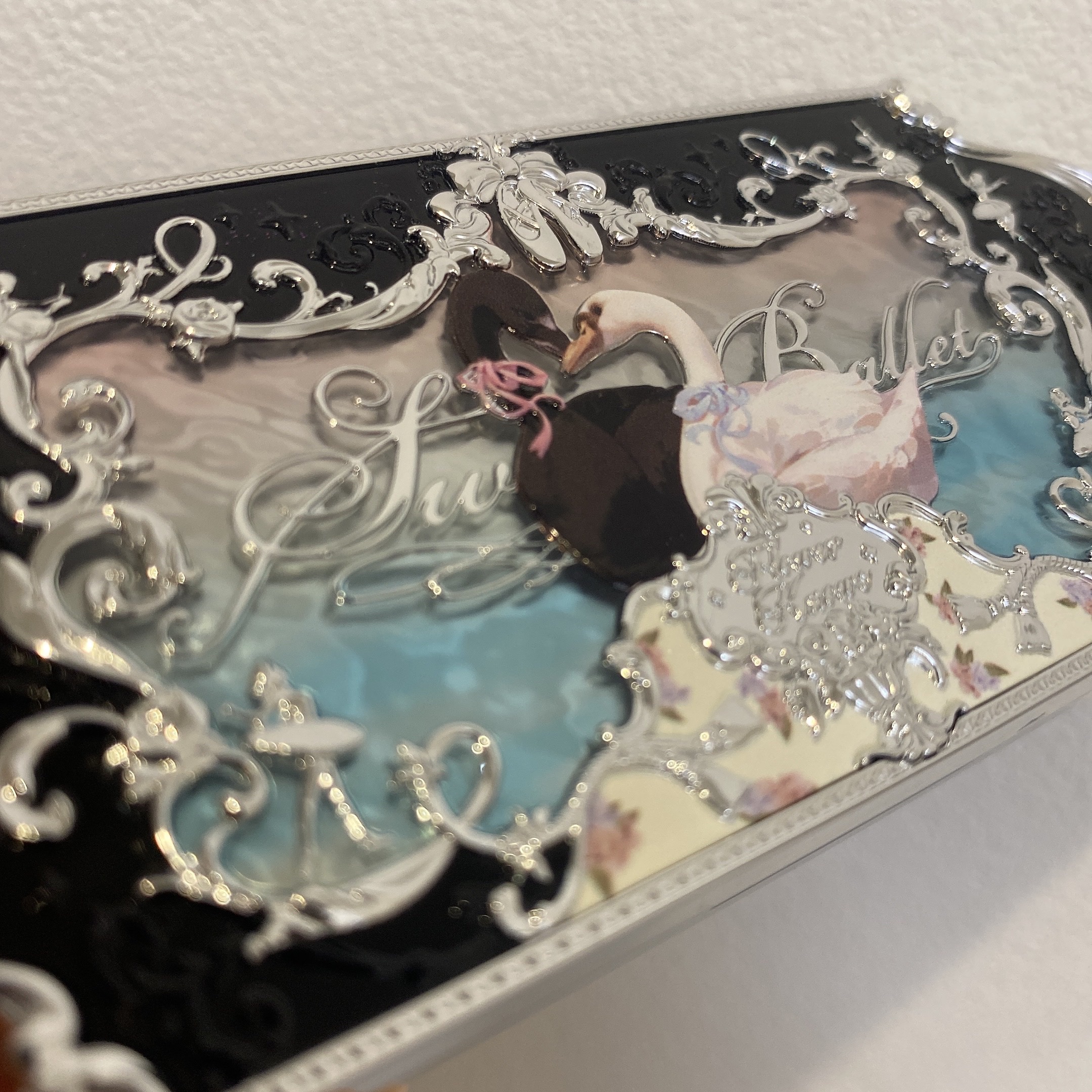 フラワーノーズスワンバレエシリーズ アイシャドウパレット 02 ブラックスワン/FlowerKnows/アイシャドウパレットを使ったクチコミ（2枚目）