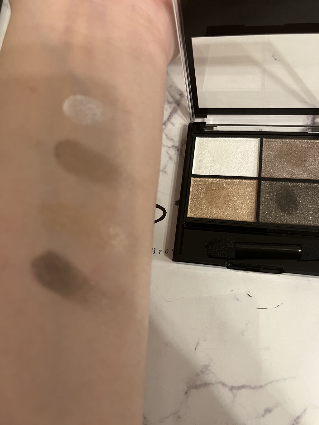 レブロン カラーステイ デイ トゥ ナイト アイシャドウ クアッド 555 ムーンリット/REVLON/アイシャドウパレットを使ったクチコミ（2枚目）