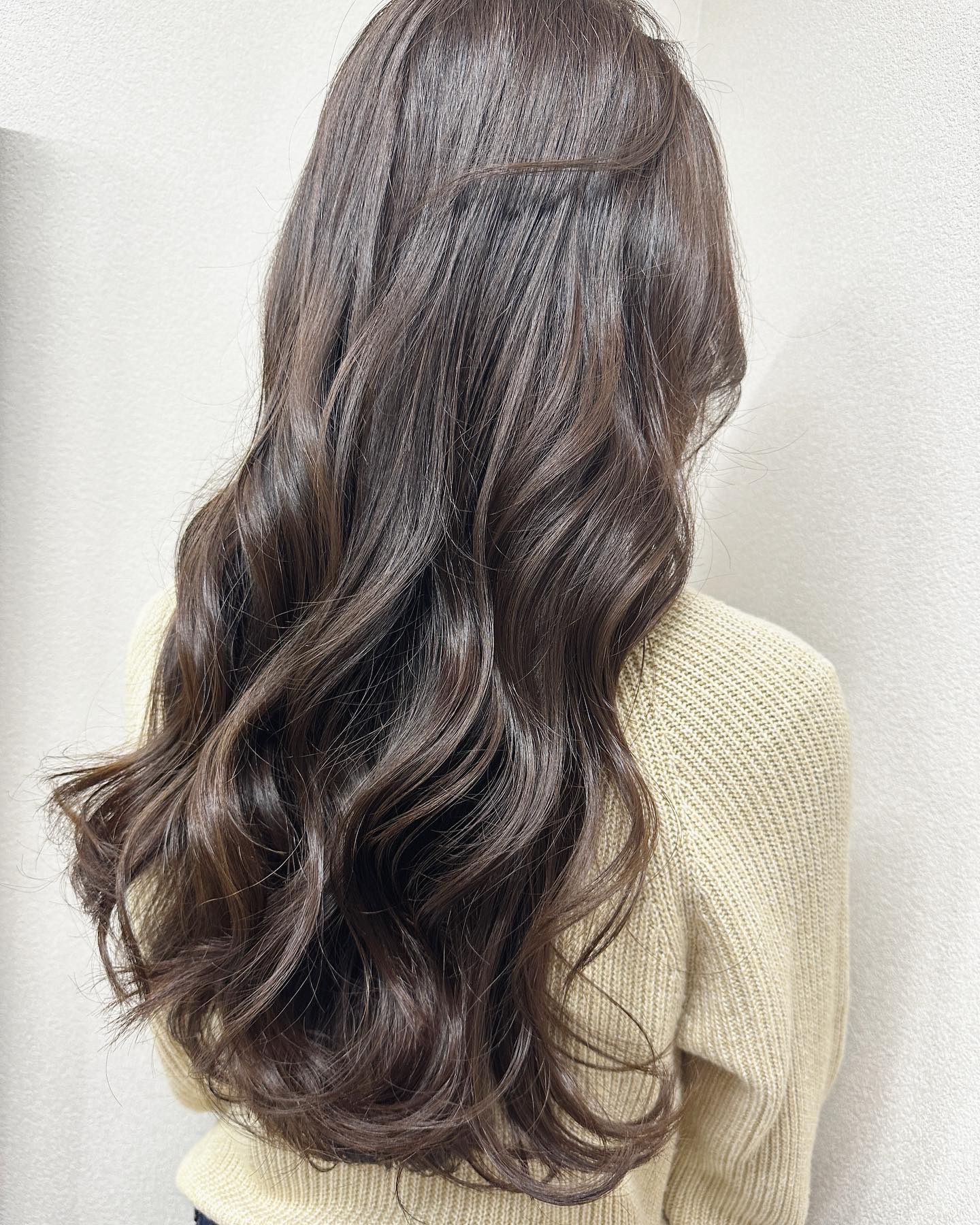 N. N. ニュアンスヘアスプレー 3のクチコミ「レイヤーロングスタイル
・
チョコブラウンを乗せて
・
#ヘアカラー
#レイヤーカット
#韓国.....」（1枚目）