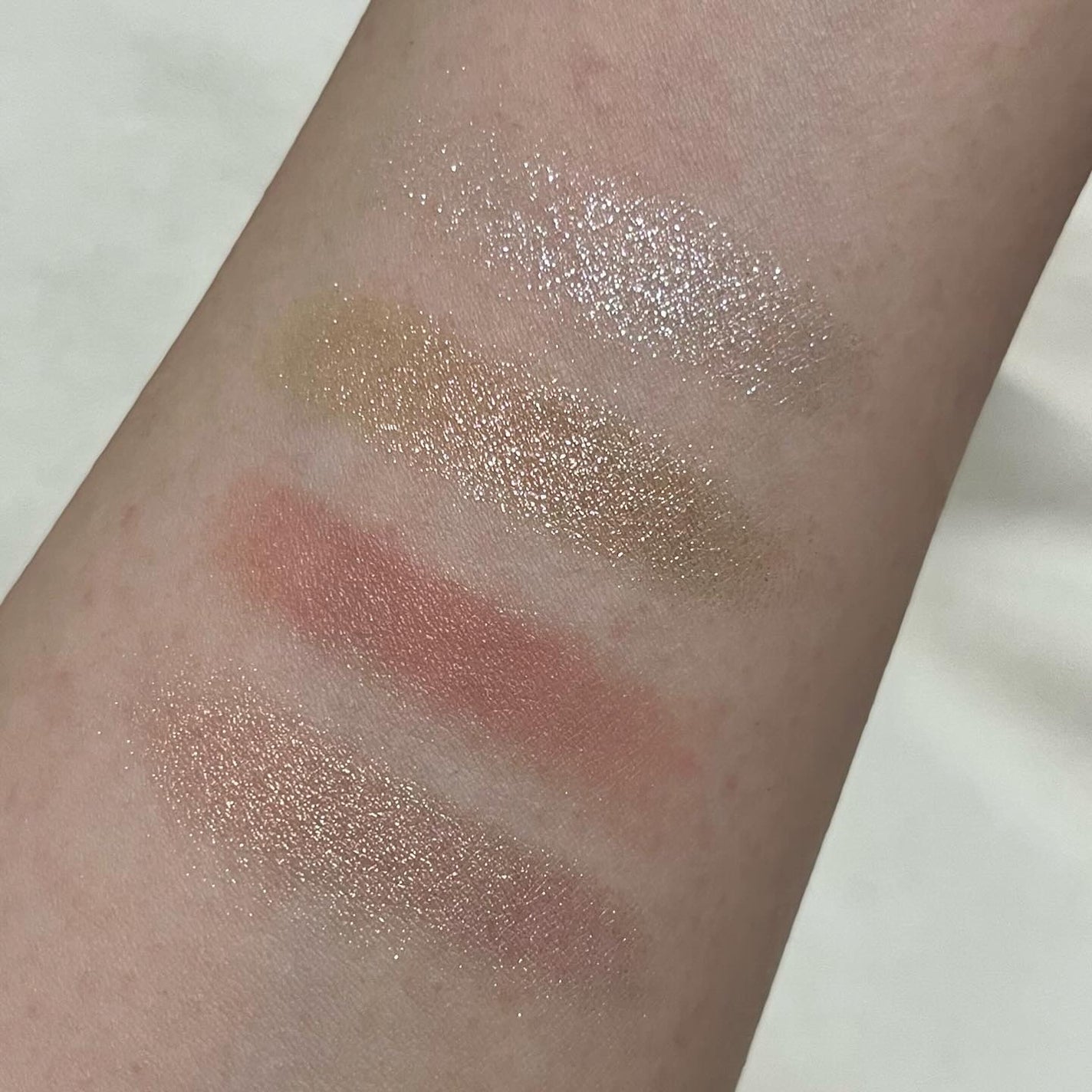 リュクス アイシャドウ クォード グロウ ウィズ ラブ コレクション/BOBBI BROWN/アイシャドウパレットを使ったクチコミ(3枚目)