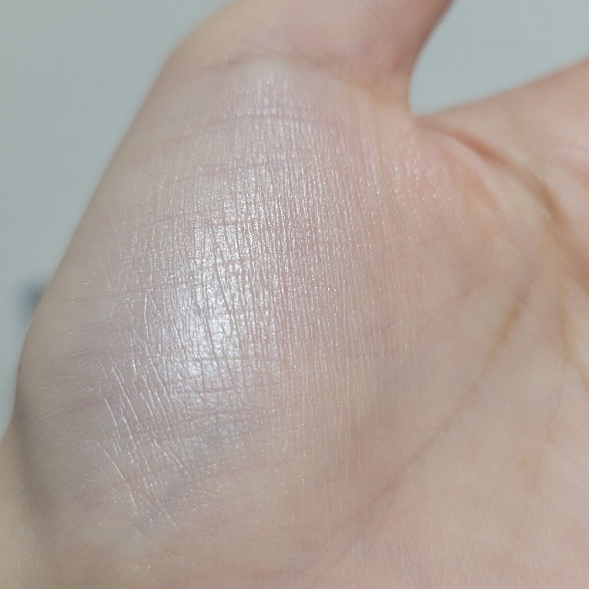 マットラディアンス ベイクドパウダー ハイライト01/ローラ メルシエ/パウダーハイライトを使ったクチコミ（2枚目）