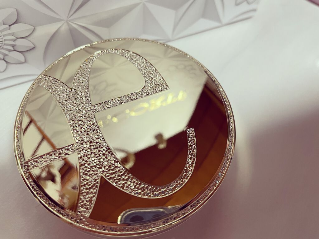 EMI on LIPS 「昨日買ったeleganceのクッションファンデ♥️今までの使..」(1枚目)