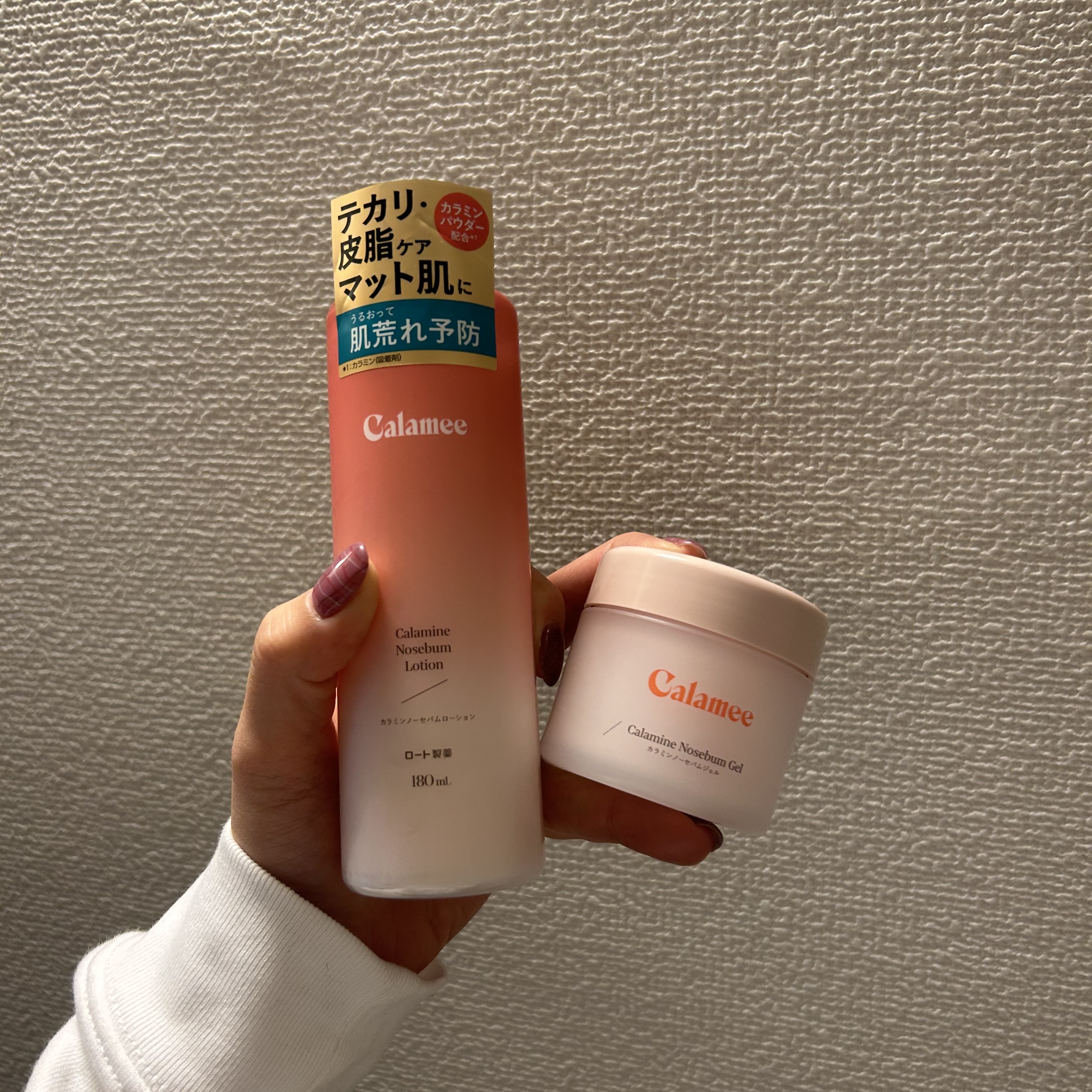 Calamee試しました✨✨

❤️カラミンノーセバムローション
二層に分かれてるサラサラテクスチャの化粧水。
とてもサラサラなので朝にジャバジャバ使ってます！
オイルフリーでベタつかないのが嬉しい！

❤️カラミンノーセバムジェル
ツルッ