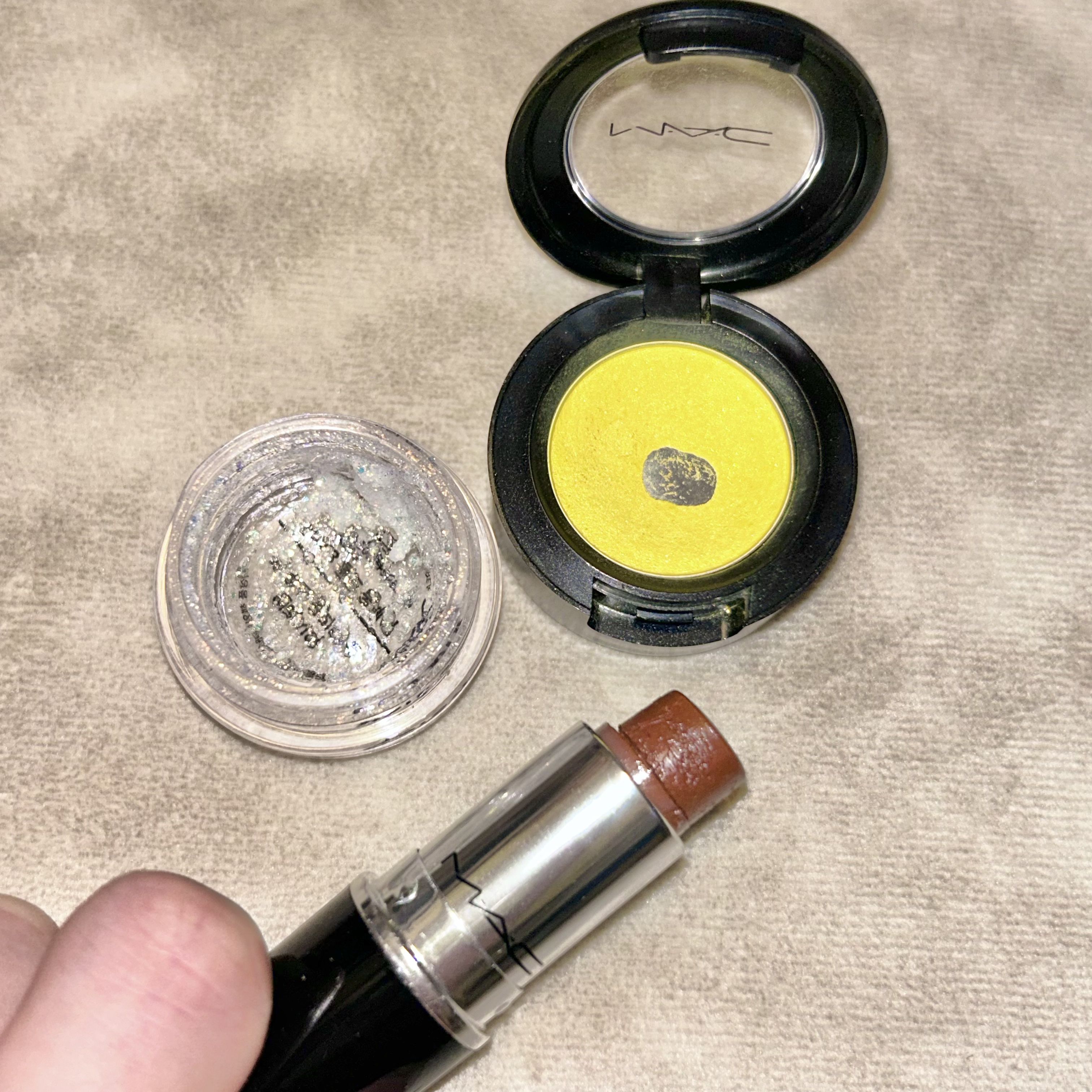 スモール アイシャドウ メモリーズ オブ スペース/M・A・C/単色アイシャドウを使ったクチコミ（2枚目）