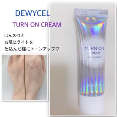 
DEWYCEL
TURN ON CREAM
듀이셀 턴온 크림

5PLUS（5つの+）で肌に照明をつける！！

✔トーンアップパウダー
配合で肌に入ってくる光を
あらゆる方向へ反射させ肌を明るく見せ