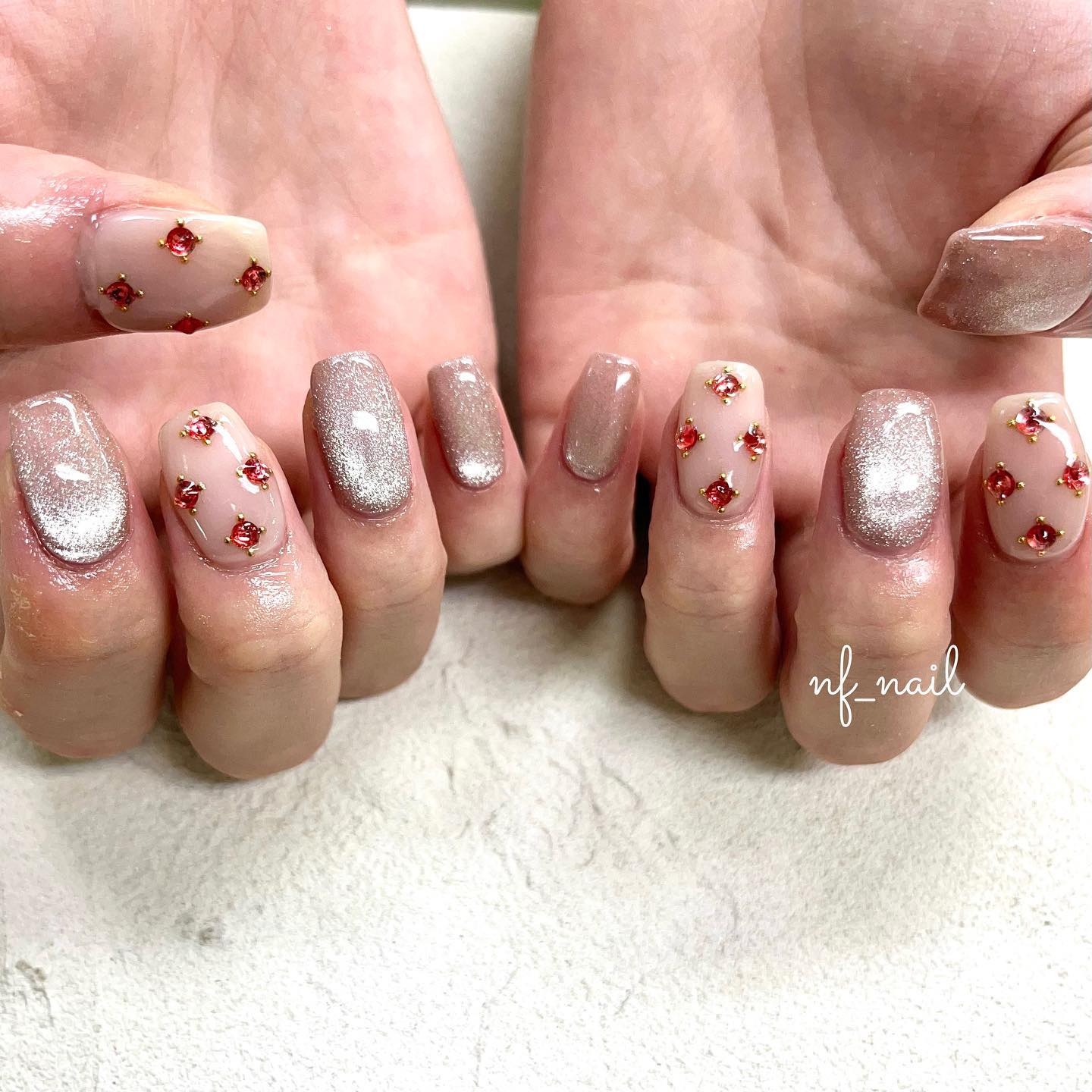 #ネイル,#ジェルネイル,#ニュアンスネイル,#キラキラネイル,#秋ネイル,#ストーンネイル,#マグネットネイルのネイルデザイン