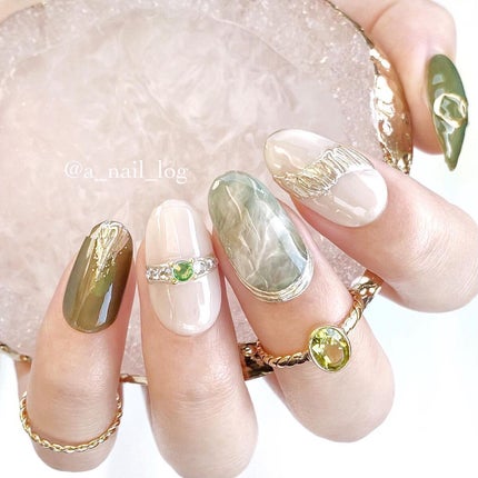 Aika*セルフネイル on LIPS 「MGELを使った秋色ブラウンのニュアンスネイル🏹たくさんのMp..」(8枚目)