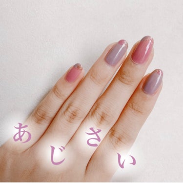 梅雨の時期にオススメの紫陽花ネイル💅


やり方は簡単！


①hinceグロウアップネイルカラー［U007］を


人差し指と薬指に塗ります(2度塗り)。


②pa ネイルカラーA157を親指と中指