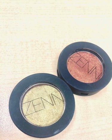 ZENN.th シングル アイシャドウのクチコミ「♡ZENN のシングルアイシャドウ♡ 

鮮やかな偏光ラメのクリームシャドウです﻿ ✨瞬きのた.....」（1枚目）