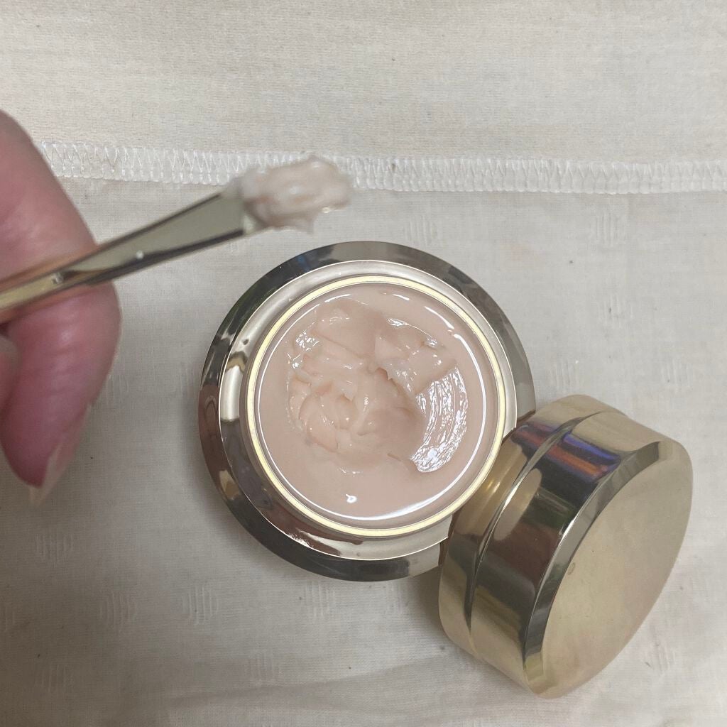 クレームヴォリュミザントS/クレ・ド・ポー ボーテ/フェイスクリームを使ったクチコミ(2枚目)