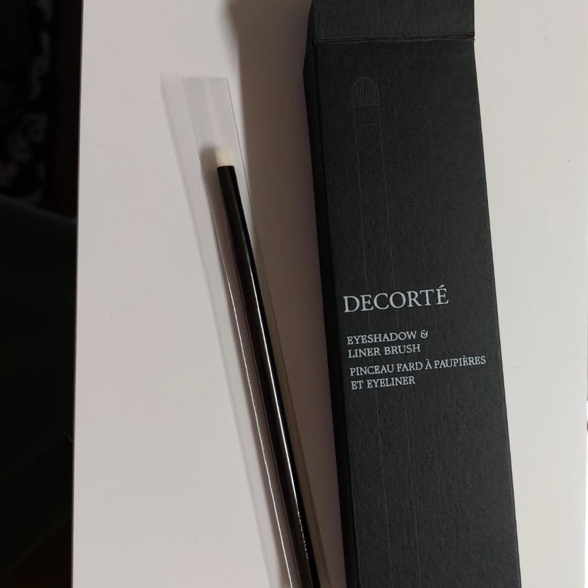 DECORTÉ アイシャドウ＆ライナー ブラシのクチコミ「使いやすい。

肌あたりも良いし、色もキレイにのってくれます。
細かいところにも使いやすい。
.....」（1枚目）