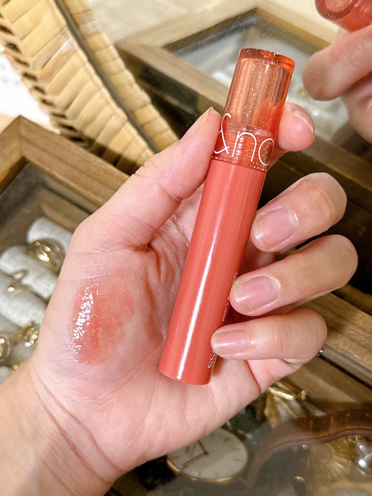 グラスティングカラーグロス/rom&nd/リップグロスを使ったクチコミ(4枚目)