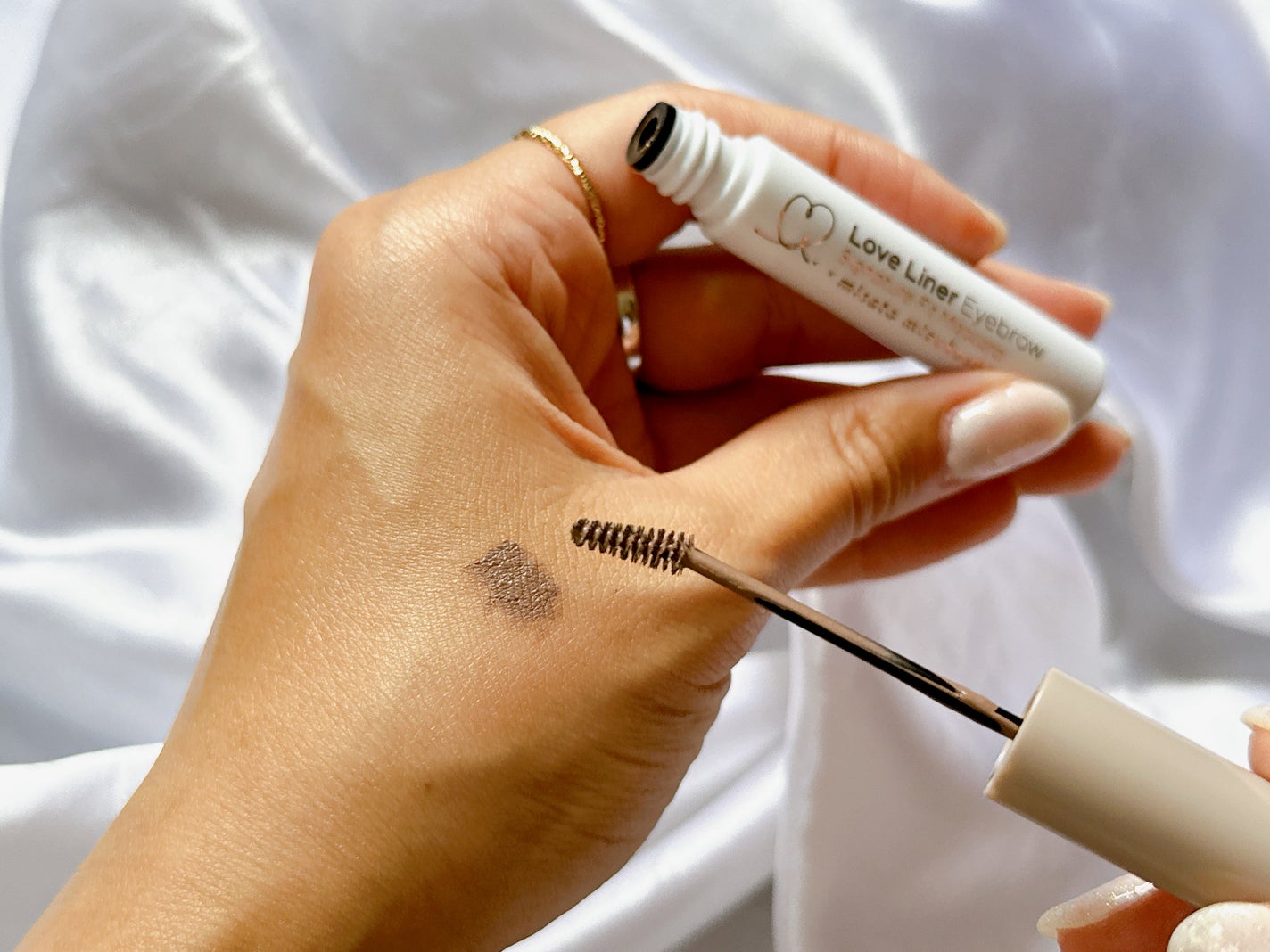 ラブ・ライナー シグネチャーフィットマスカラ MMC2<アイブロウ>/ラブ・ライナー/眉マスカラを使ったクチコミ(3枚目)