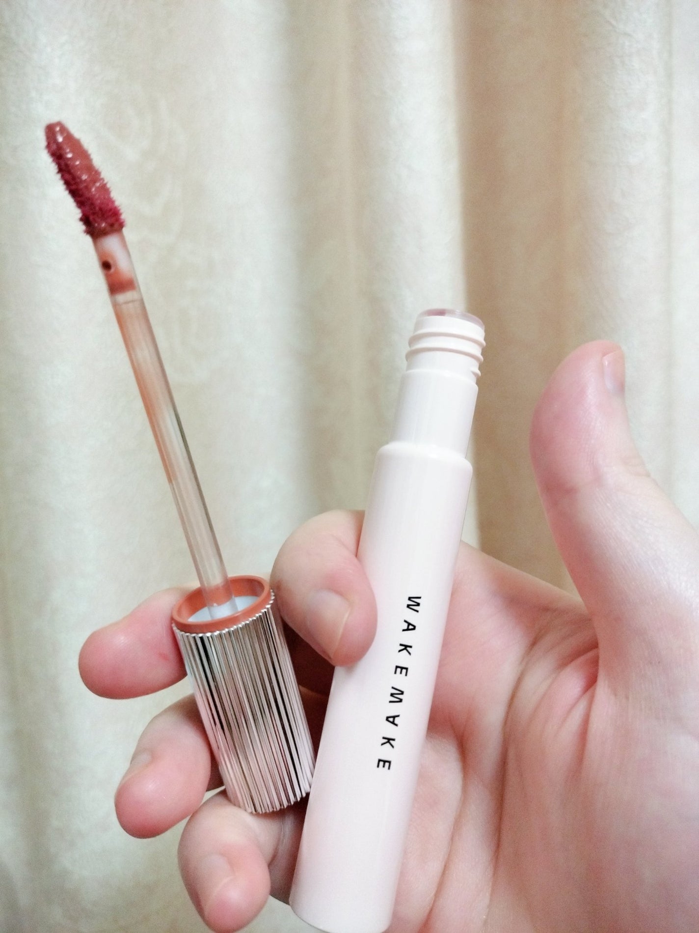 ウォーターブラーリングフィクシングティント/wakemake/リップティントを使ったクチコミ(4枚目)