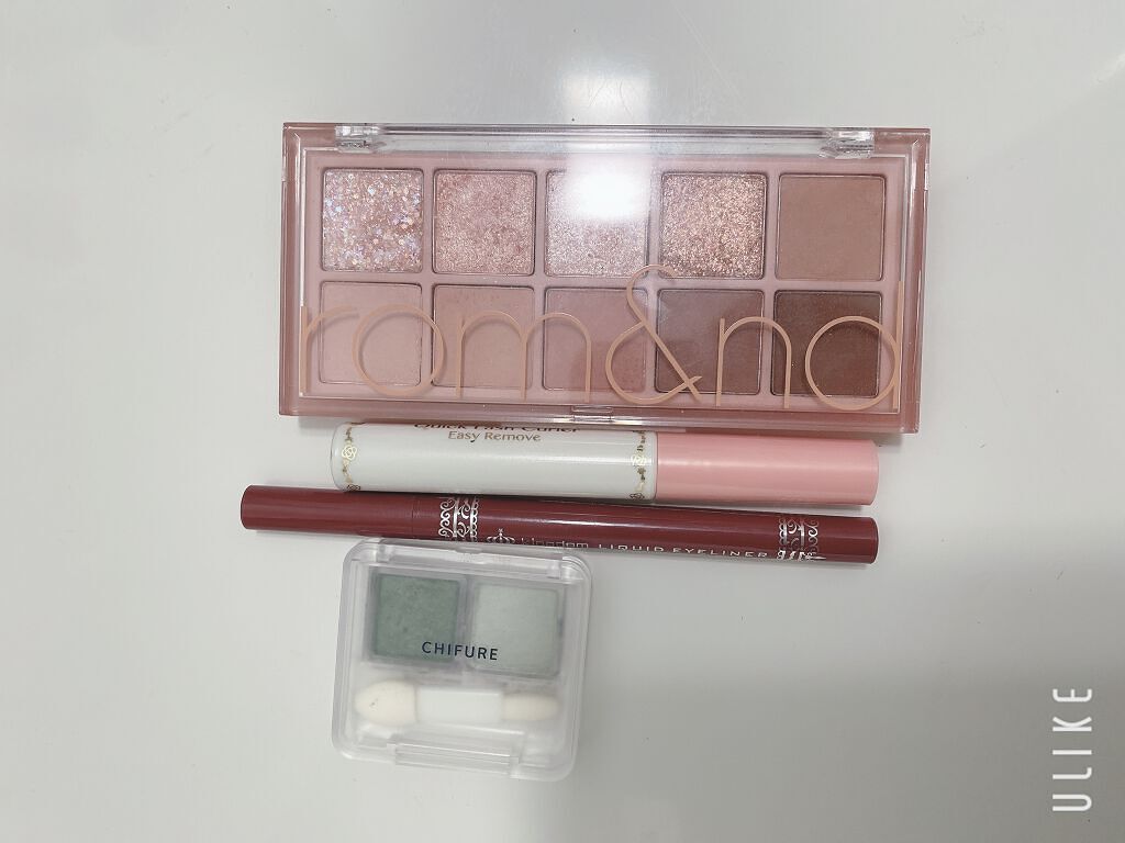 

［今日のメイク］


おはようございます🌟
ことはです☺️



本日は、ピンク×緑で桜餅メイク👏
季節感どーしたってね笑


アイライン娘抱っこしながら引いたら失敗して太くなってしまった🥺


クリアマスカラした後に少し緑足した