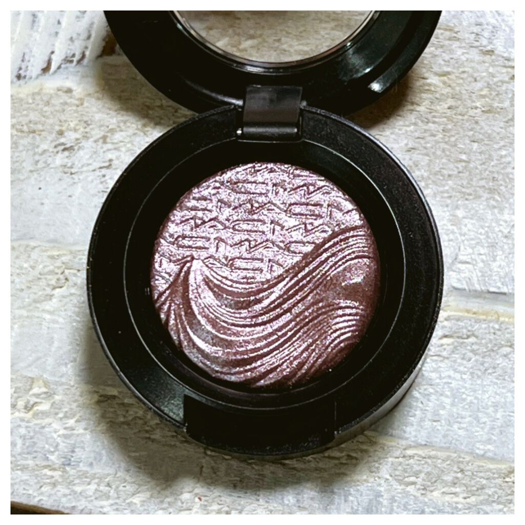 エクストラ ディメンション アイシャドウ スモーキー モーヴ/M・A・C/単色アイシャドウを使ったクチコミ（2枚目）