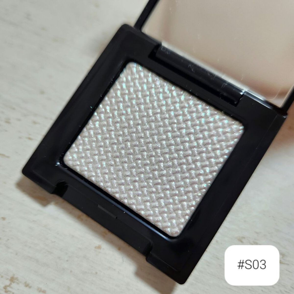 ラズル アイカラー 05 Sparkling/エレガンス ラズル /単色アイシャドウを使ったクチコミ（2枚目）