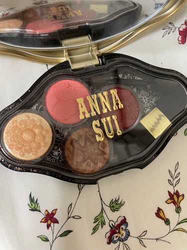 ANNA SUI メイクアップ パレットのクチコミ「ANNA SUI　メイクアップ パレット　1

見た目が可愛すぎる！！
小物入れなの？て感じの.....」（1枚目）