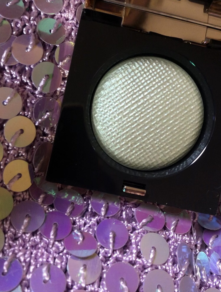 リュクスアイシャドウ L30 コスミック(リッチ スパークル)/BOBBI BROWN/単色アイシャドウを使ったクチコミ（3枚目）