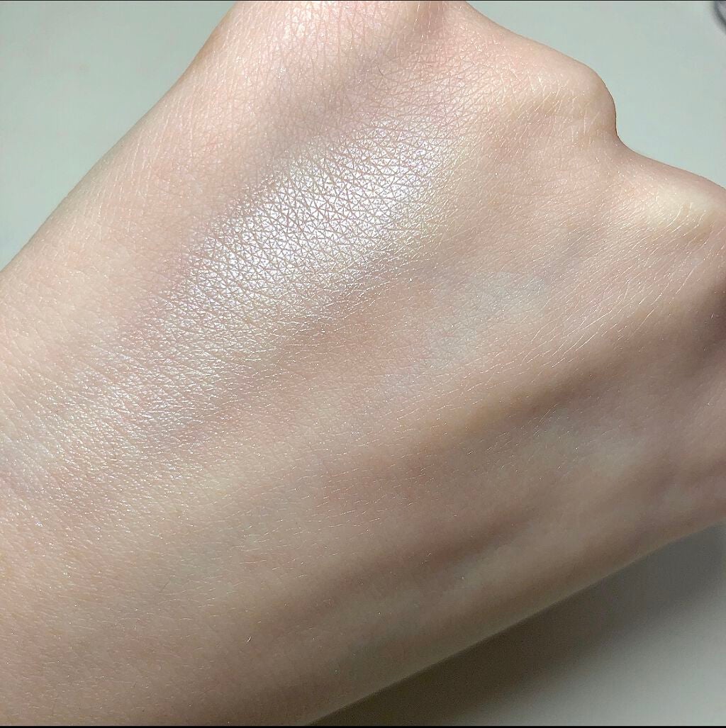 マットラディアンス ベイクドパウダー ハイライト01/ローラ メルシエ/パウダーハイライトを使ったクチコミ(3枚目)