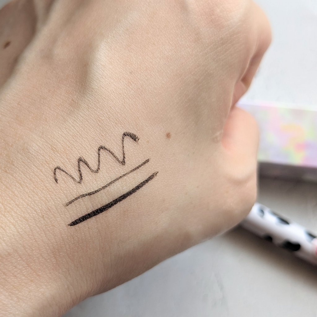 極細リキッドアイライナー/FLORTTE/リキッドアイライナーを使ったクチコミ（3枚目）