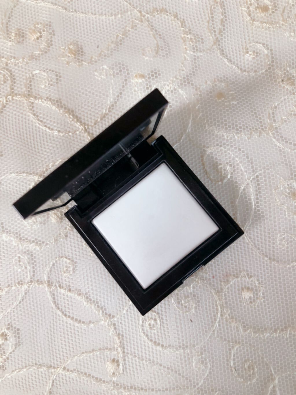 シークレット ブラーリング パウダー フォー アンダー アイズ/ローラ メルシエ/プレストパウダーを使ったクチコミ(1枚目)