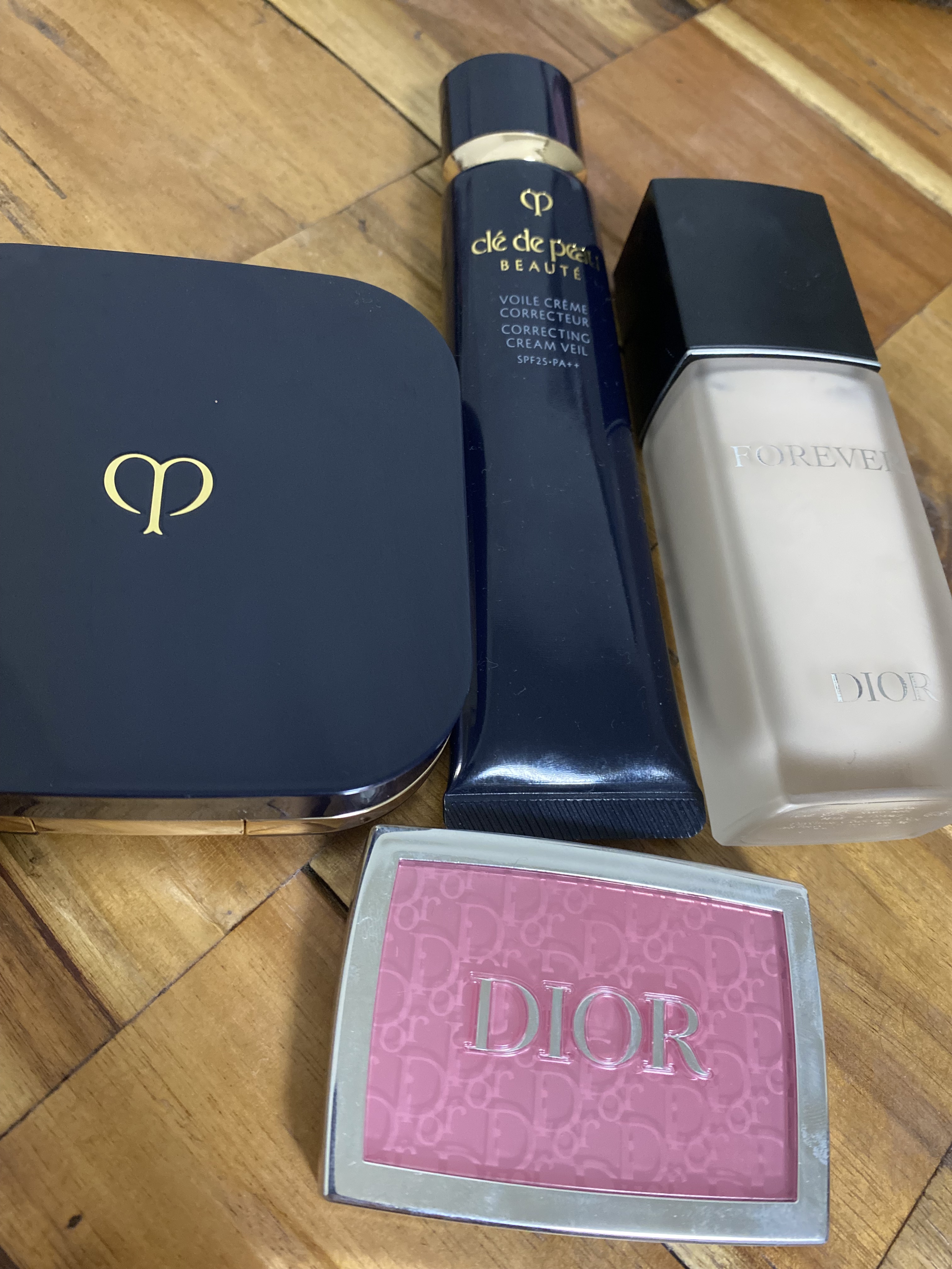 ディオールスキン フォーエヴァー フルイド マット 00ニュートラル/Dior/リキッドファンデーションを使ったクチコミ（1枚目）