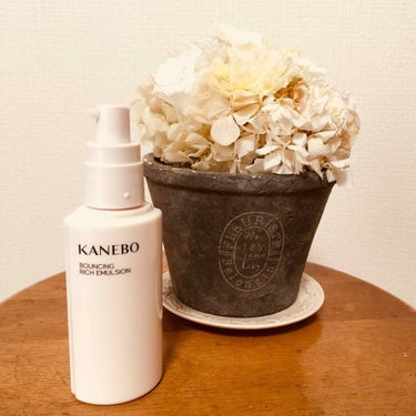 KANEBO カネボウ バウンシング リッチ エマルジョンのクチコミ「#基礎化粧品 を #カネボウ へ移行中です！

#桜 のようなパケデザインが可愛らしい #バウ.....」（2枚目）