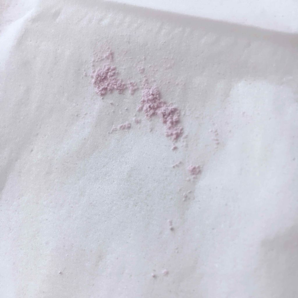 フィニッシングパウダー パールラメ入り/チャコット・コスメティクス/ルースパウダーを使ったクチコミ(2枚目)