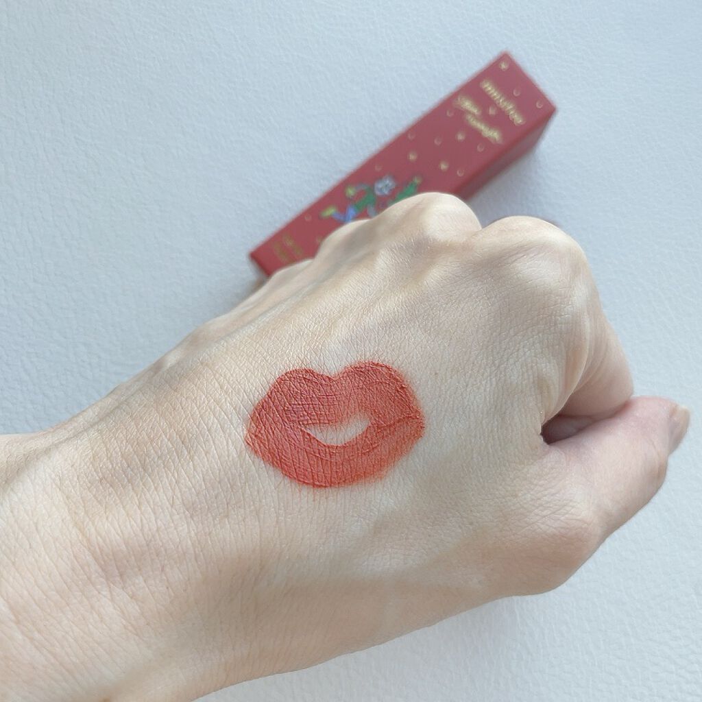 エアリー マットティント 2021 Green Holidays Edition/innisfree/口紅を使ったクチコミ（2枚目）