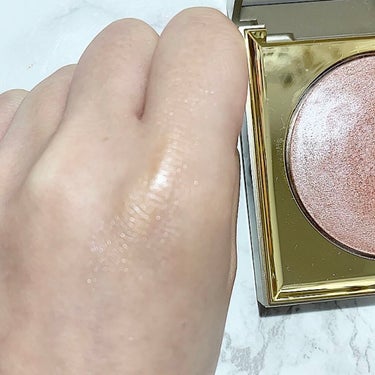 stila Heaven's Hue highlighterのクチコミ「✨ 溢れる高級感。 #stila_ハイライト 人気色 Kitten 濡れ艶 上品ハイライト ✨.....」（3枚目）