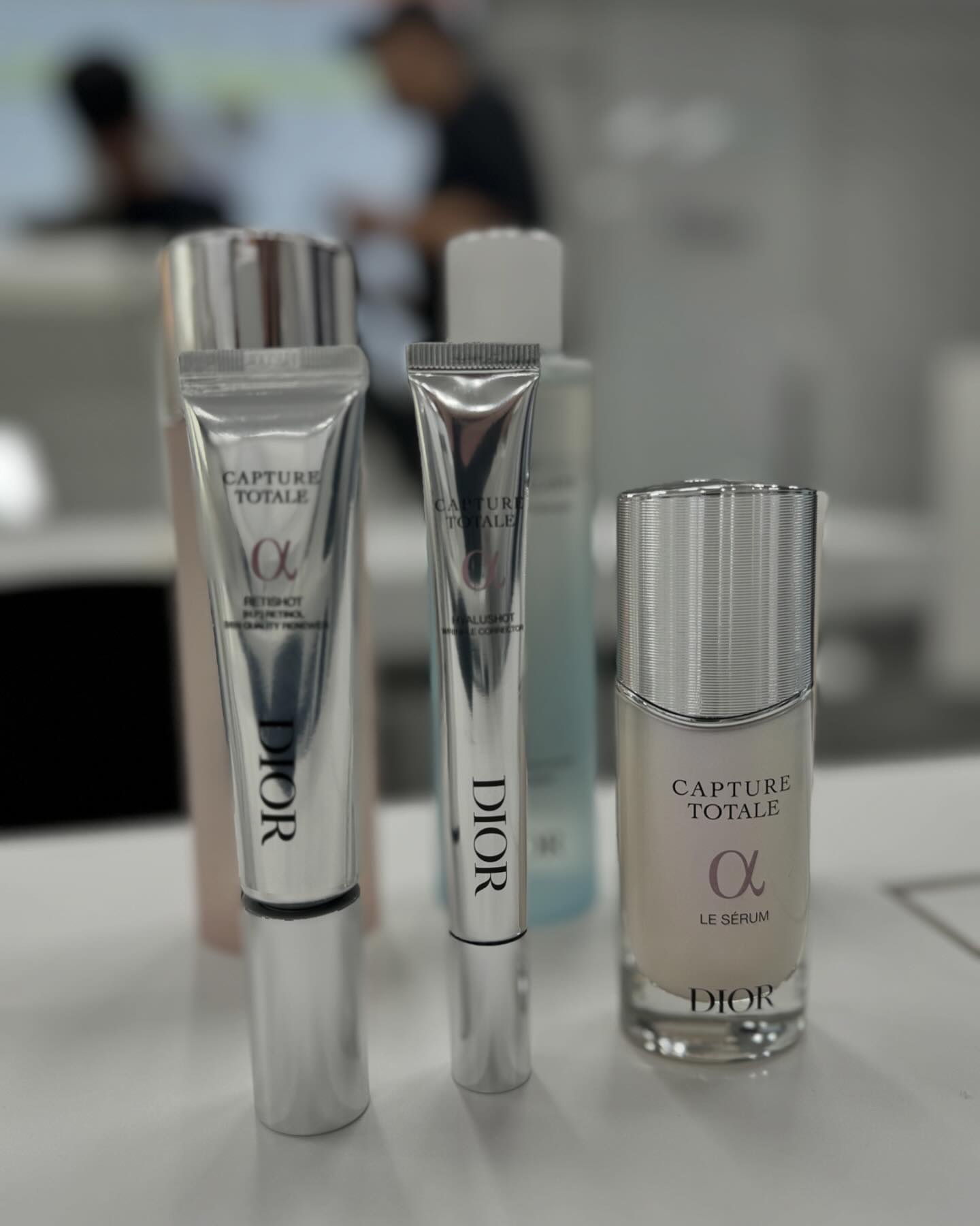 Dior カプチュールトータルヒアルショット　レチショット　セット DIOR】 カプチュール トータル ヒアルショット ホリデー