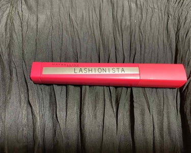 ＼Maybelline／



Lashionista 01 ブラック

価格：1,200円(税抜き)





◎

液には繊維が入っていて自まつ毛っぽさが出る

塗った後はカールがキープされる

長