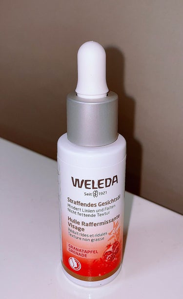 WELEDA ざくろ フェイシャルオイルのクチコミ「こちらは８種類のオーガニックオイルが配合された100％ナチュラルな美容オイル。

ざくろ種子油.....」（2枚目）