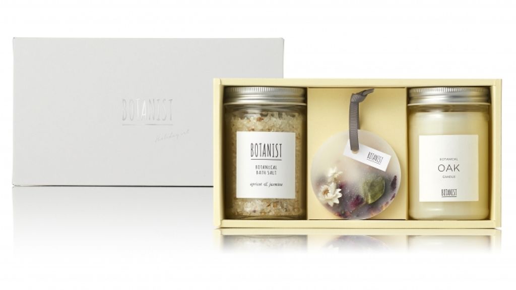 ボタニカルホリデーコフレ ボタニカルバスソルト（アプリコット＆ジャスミンの香り）＋ボタニストキャンドル（OAK）