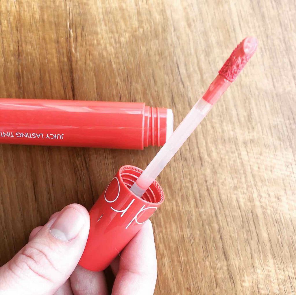 ジューシーラスティングティント/rom&nd/リップティントを使ったクチコミ（2枚目）