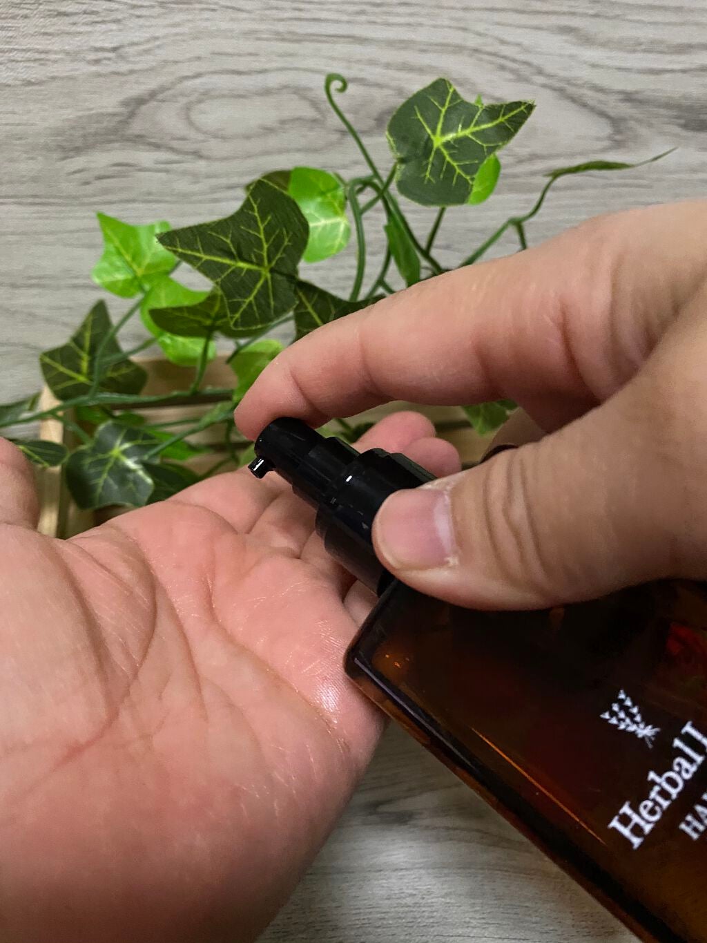 オーガニックヘアオイル フレッシュティーの香り/ハーバルリーフ/ヘアオイルを使ったクチコミ(3枚目)