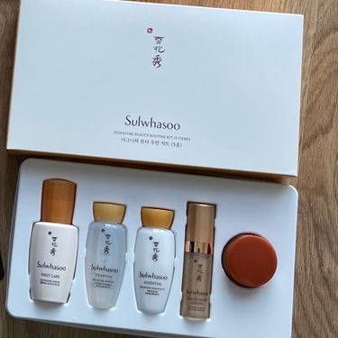 Sulwhasoo(雪花秀)のスキンケアクチコミ!!
⚠️2枚目写真は酷い肌なので注意⚠️
(まだマシな方にしましたが、真っ赤のボコボコです💦)

アモーレパシフィックにて他の商品購入時に、こちらの4点